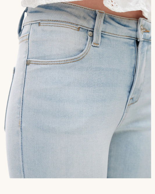 Bayeas Mid-Rise Straight Raw Hem Cropped Jean (Light)