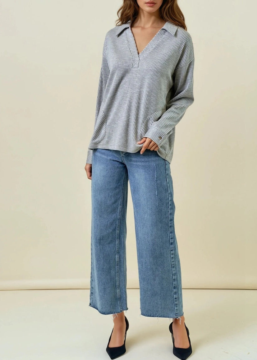 Grey two tone ribbed pullover with collar and rounded pockets.