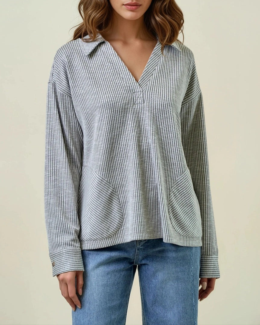Grey two tone ribbed pullover with collar and rounded pockets.