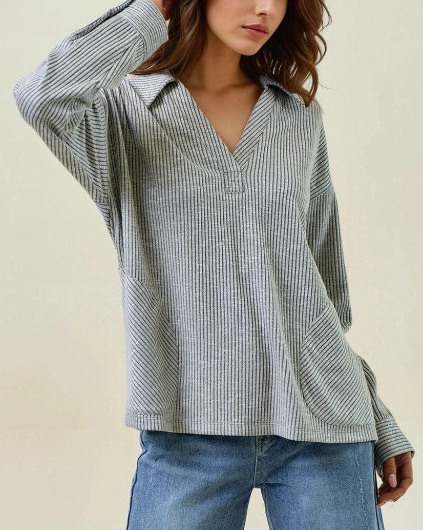 Grey two tone ribbed pullover with collar and rounded pockets.