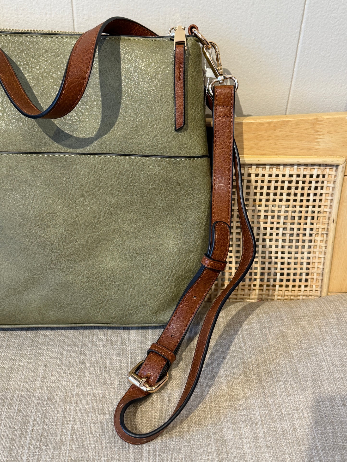 Briar Zipper Crossbody Bag (Sage)