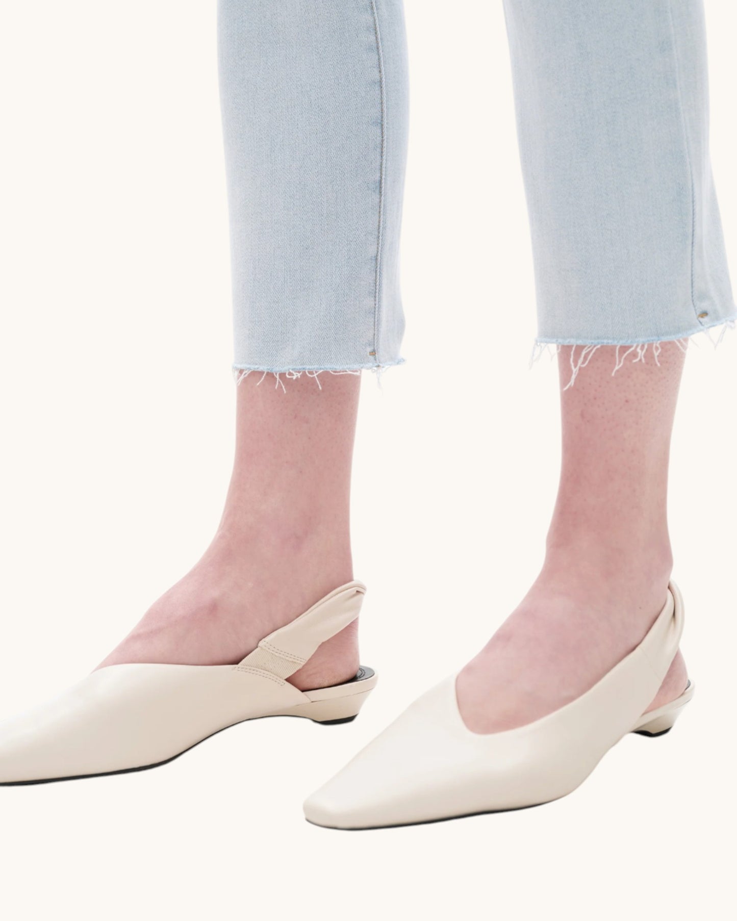 Bayeas Mid-Rise Straight Raw Hem Cropped Jean (Light)