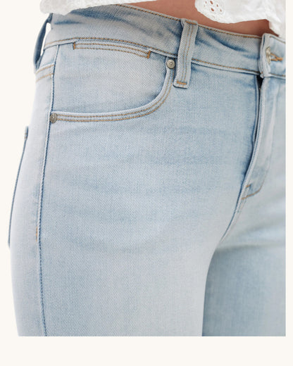 Bayeas Mid-Rise Straight Raw Hem Cropped Jean (Light)